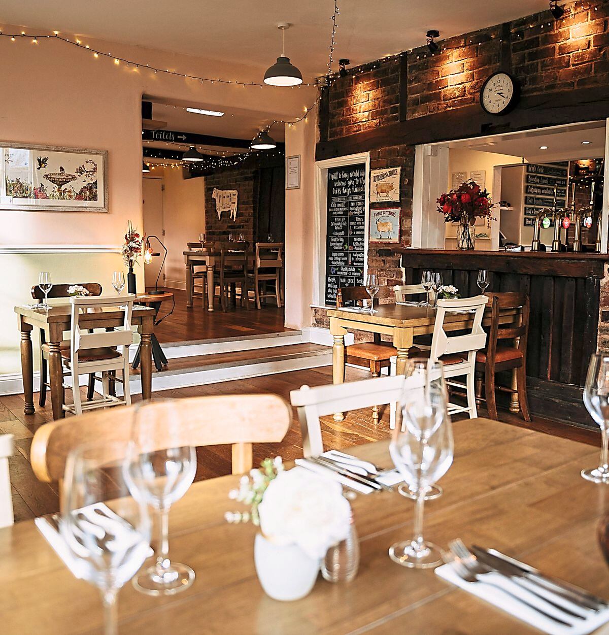 BORDER COPYRIGHT SHROPSHIRE STAR JAMIE RICKETTS 04/03/2022 - Food Review for The Weekend - The Cross Keys, Kinnerley.  In Picture: Interior.