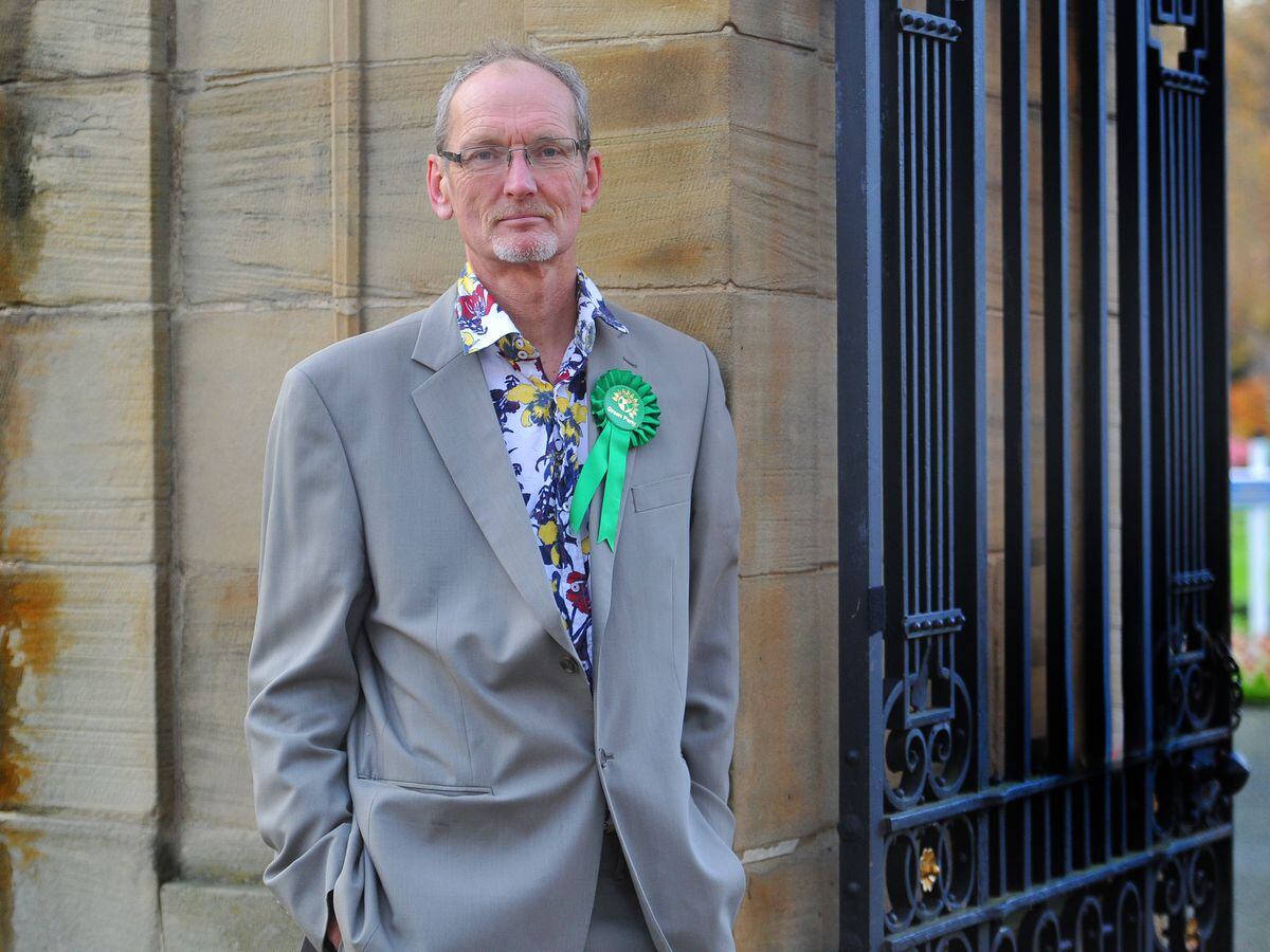 Green Party Councillor Duncan Kerr said more should be done to encourage people to use buses