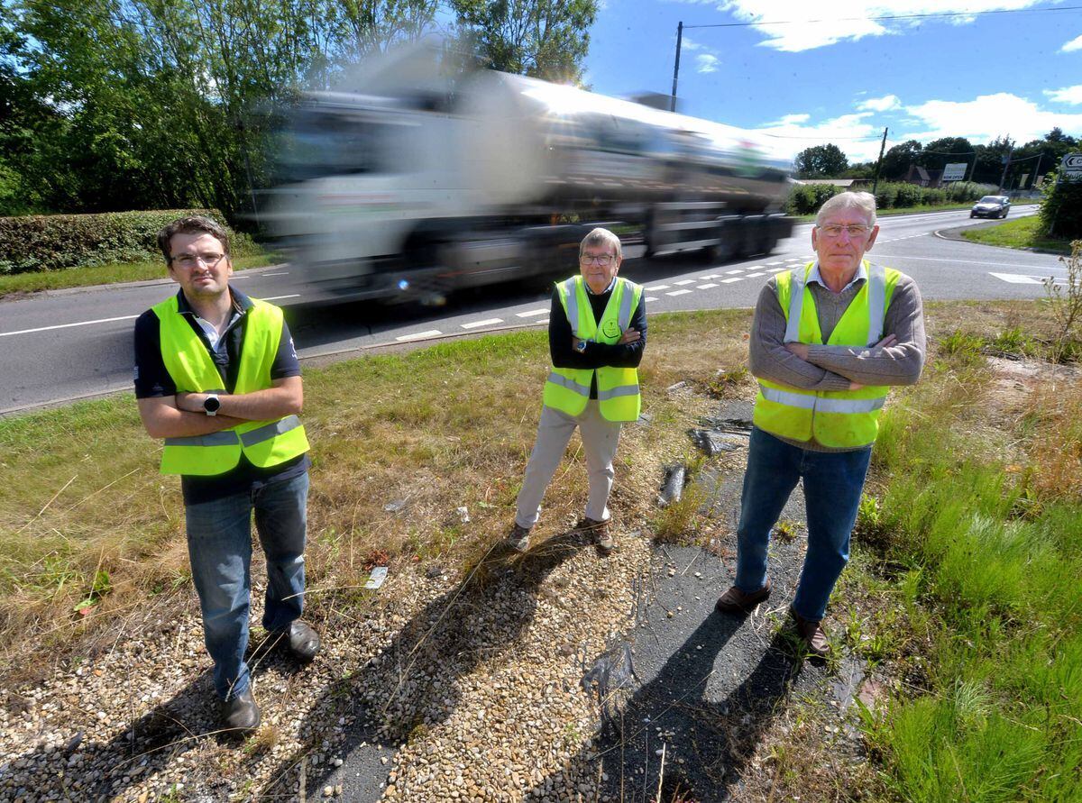 Councillors Rob Gittins, Kevin Sutherland, and Pete Waters, have all called for increased road safety measures on the A41