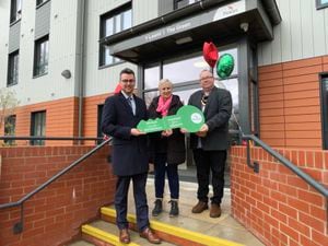 Cllr Matthew Dorrance, Powys County Council’s Deputy Leader and Cabinet Member for a Fairer Powys officially opens Y Lawnt with ward councillor, Joy Jones and the Mayor of Newtown, Cllr John Byrne. 
