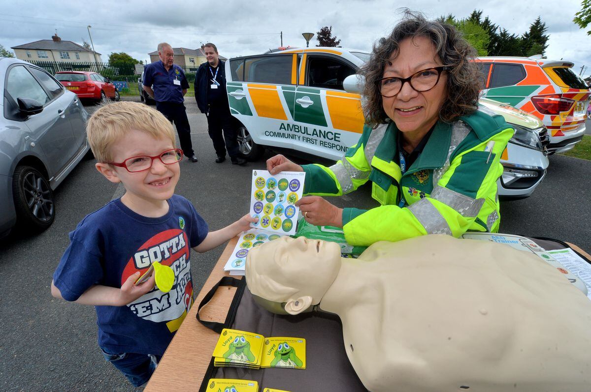 Liz Vanegas de Quickenden from the Community First Responders with Charlie Hampton at Highley Community Day