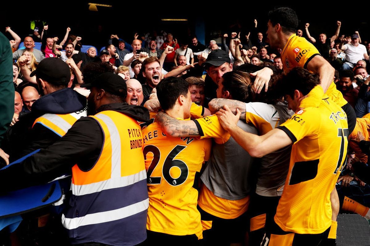 The Wolves players celebrate the last minute equaliser (Getty)