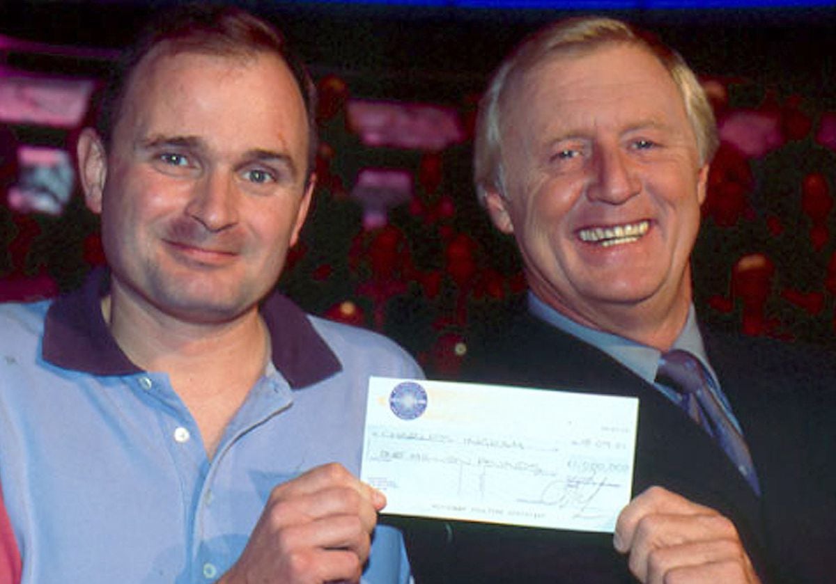 Charles Ingram presented with his £1 million cheque by Chris Tarrant