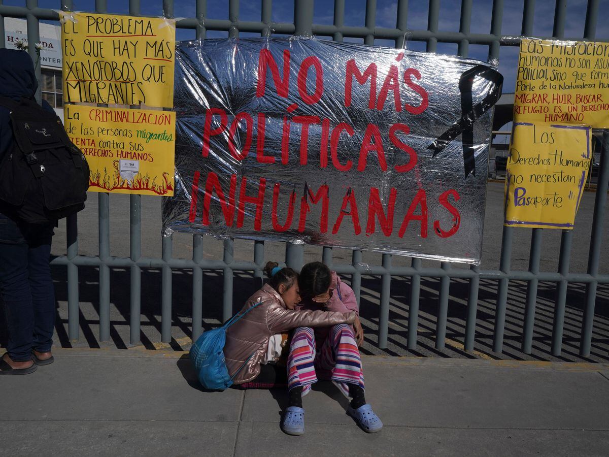 A pair of Venezuelan sisters comfort each other outside the immigration detention centre in Ciudad Juarez, Mexico