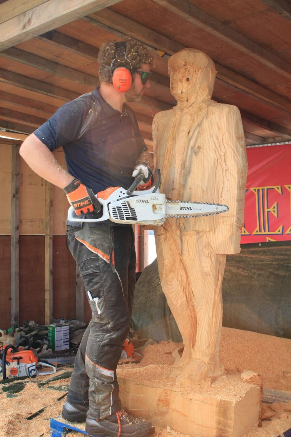 Chainsaw Sculptor To Lead Pumpkin Carving At Llangollen Food Festival Shropshire Star