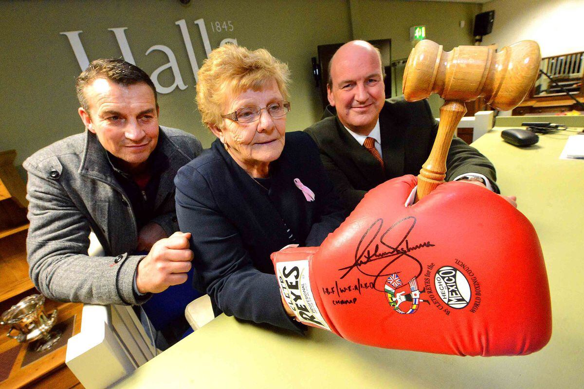Ex world boxing champion Richie Woodhall, Betty Jenkinson of Pink Ribbon Breast Cancer Support and Jeremy Lamond of Halls auctioneers get ready to auction a boxing glove signed by Anthony Joshua
