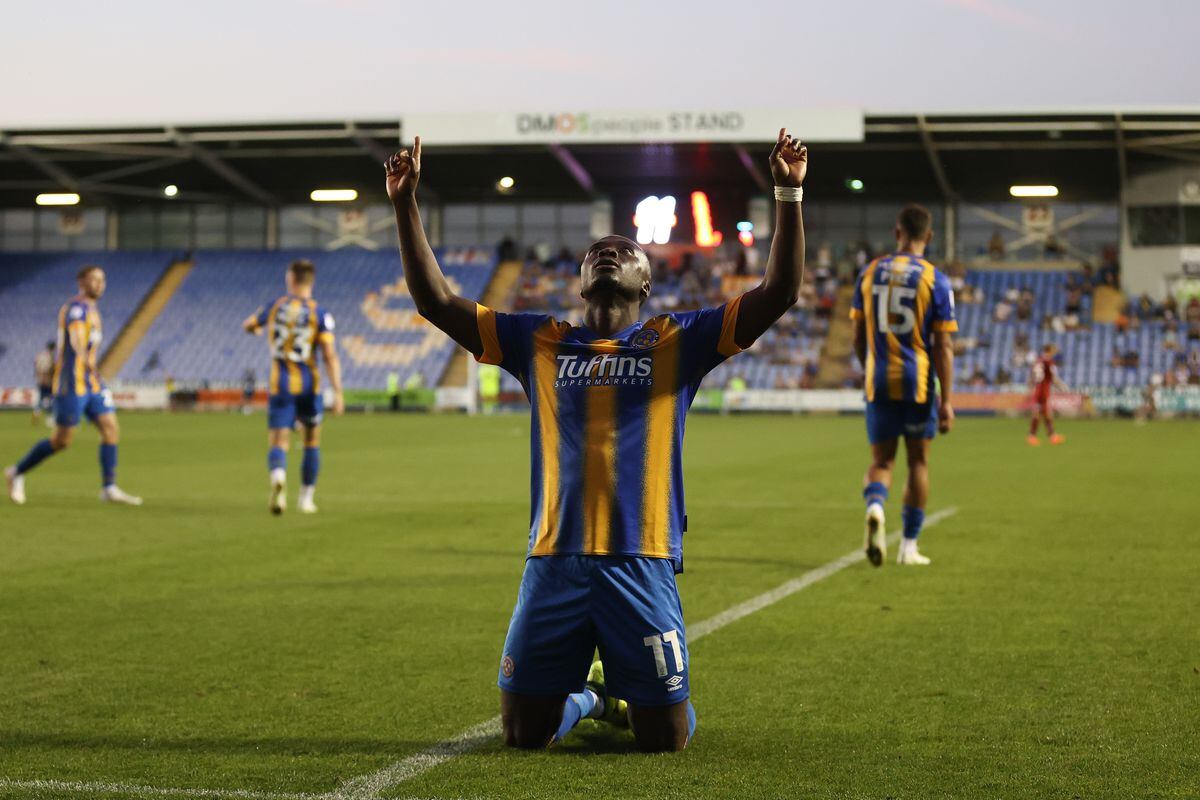 Dan Udoh of Shrewsbury Town celebrates after scoring a goal to make it 2-1 (AMA)