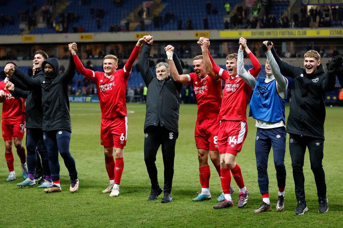Shrewsbury Town players and Steve Cotterill the head coach / manager of Shrewsbury Town celebrate at full time (AMA)
