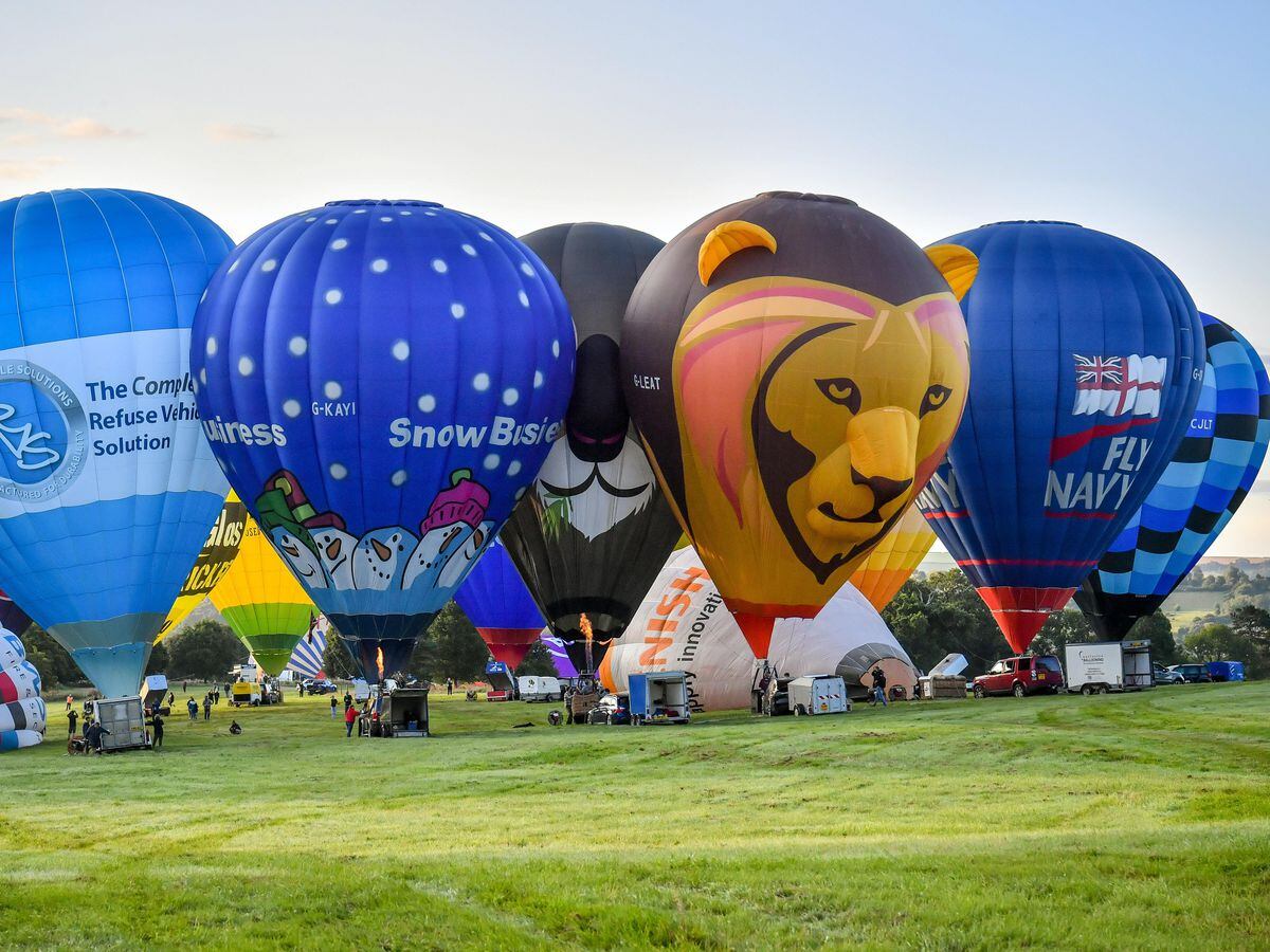 Vertellen crisis toernooi More than 40 hot air balloons perform 'flypast' over Bristol | Shropshire  Star