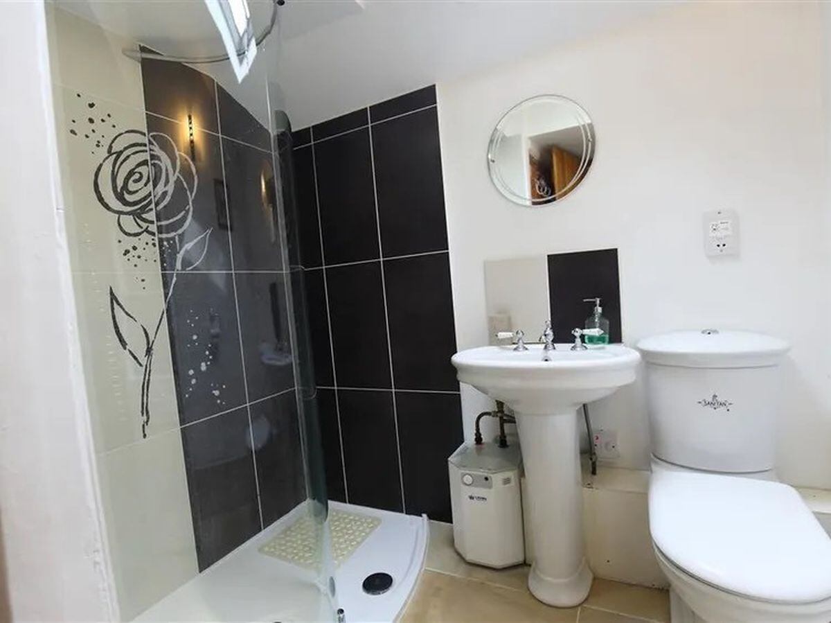The Shooting Folly: the bathroom. Photo: Sykes Holiday Cottages.