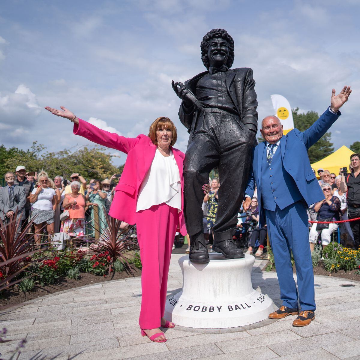 The statue dedicated to Bobby Ball. 