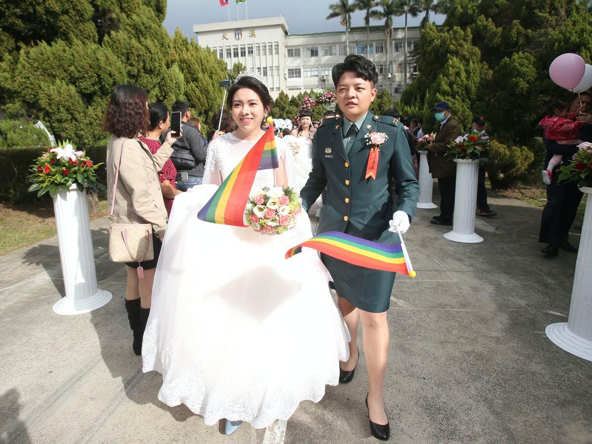 Two Same Sex Couples Make History In Taiwan Military Mass Wedding 