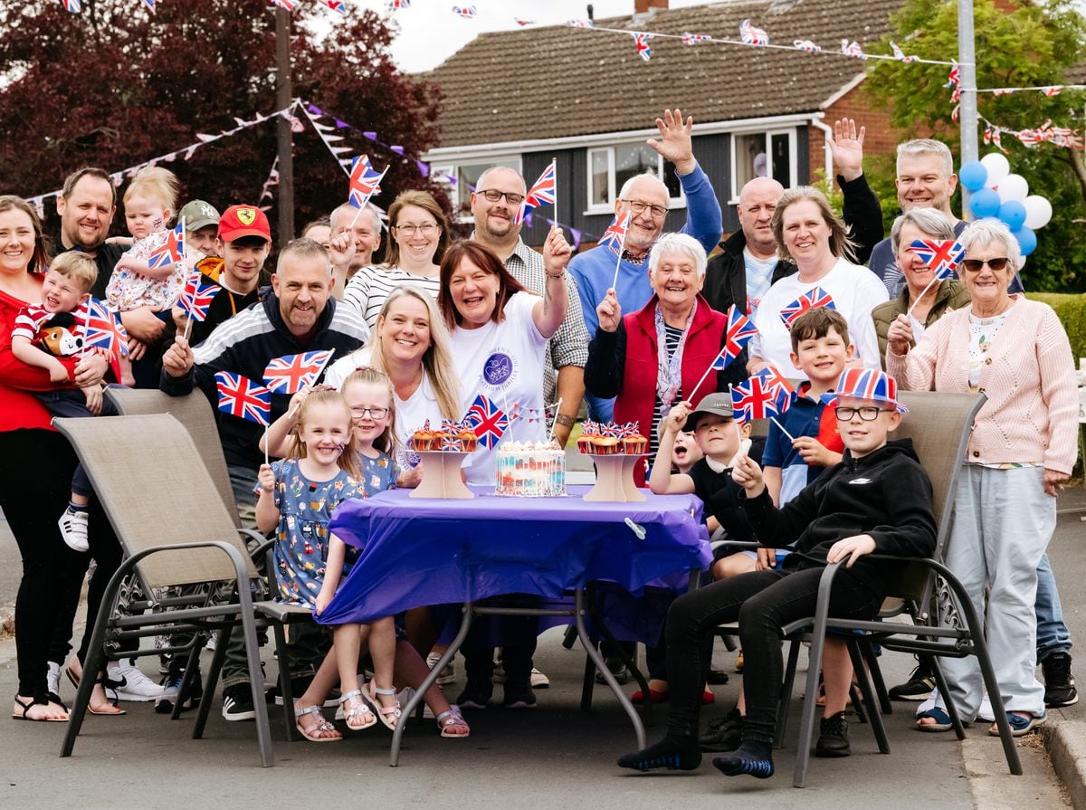  Wellington Street Party in Clun Close. Neighbours have come together to celebrate Jubilee. Organised by Eillish Ryan Ansom (Left, in red)