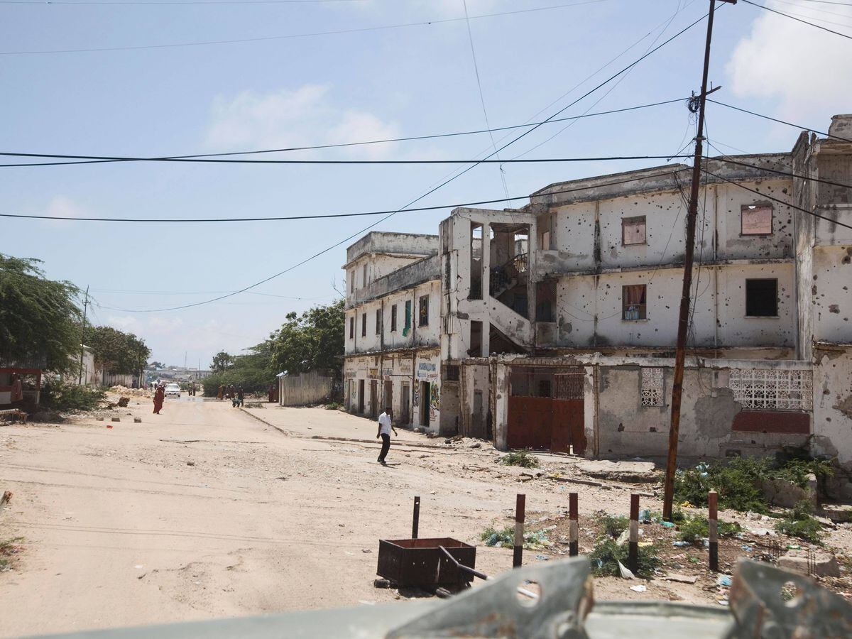 Somali forces storm hotel held by extremists and free 60 people
