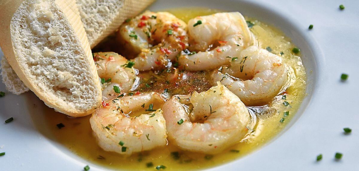 King of the starters – the garlic prawns with bread