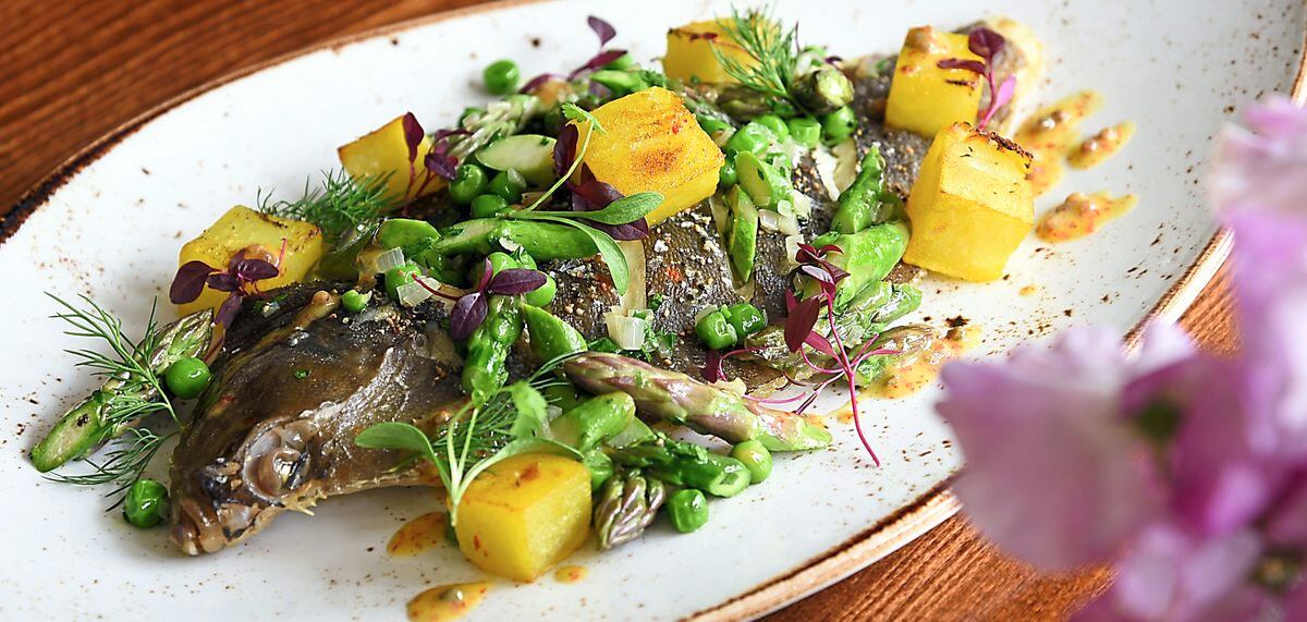 Nice to sea you – the grilled whole plaice with peas and asparagus