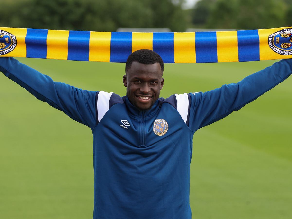 Julien Dacosta has signed for Shrewsbury Town on a season-long loan from Coventry City (AMA)