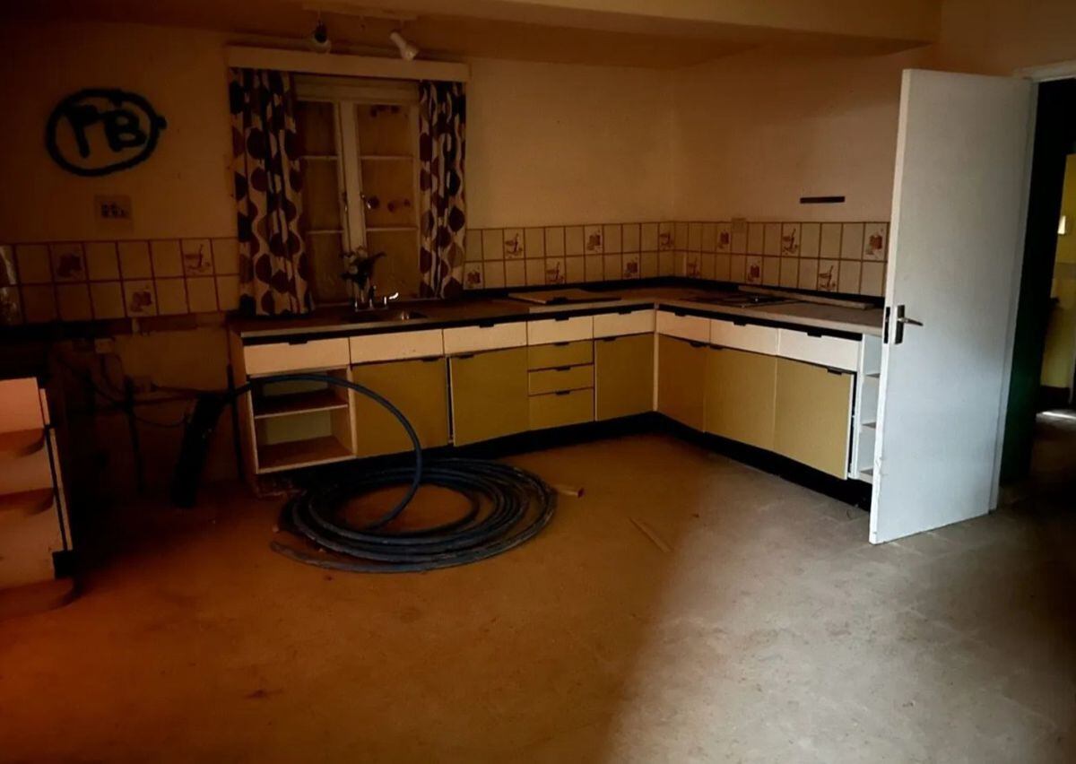 Curtains and kitchen cupboards straight from the 70s. Picture: Zoopla