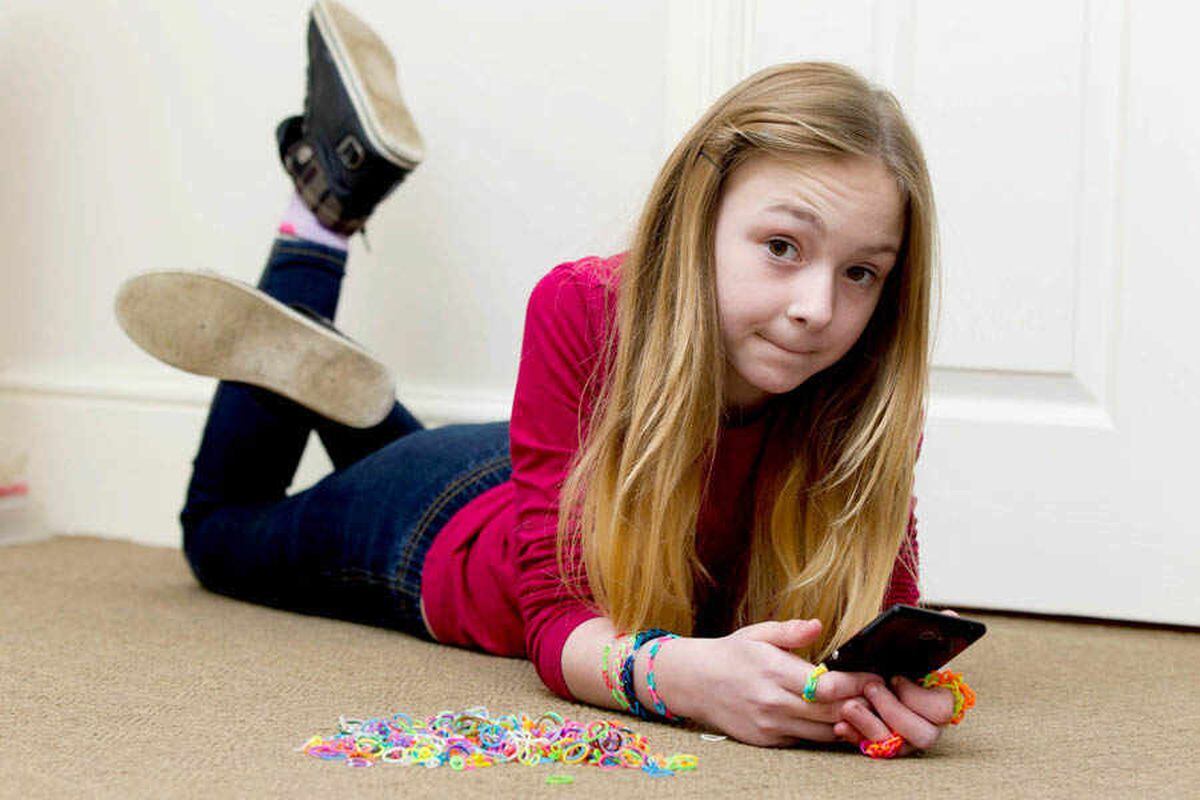 Girl, 10, lands Shrewsbury dad with £ 1,792 phone bill over loom band video...
