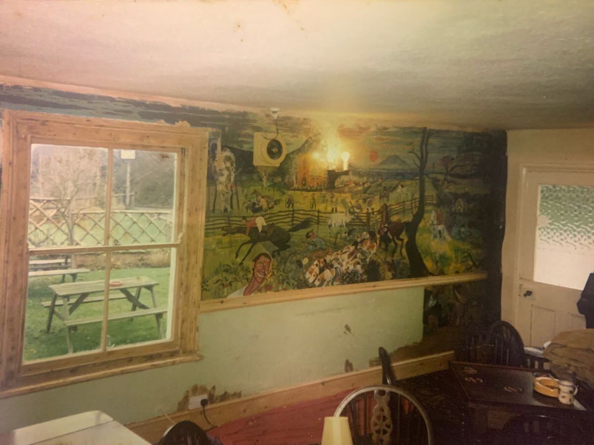 A surviving picture of the original mural