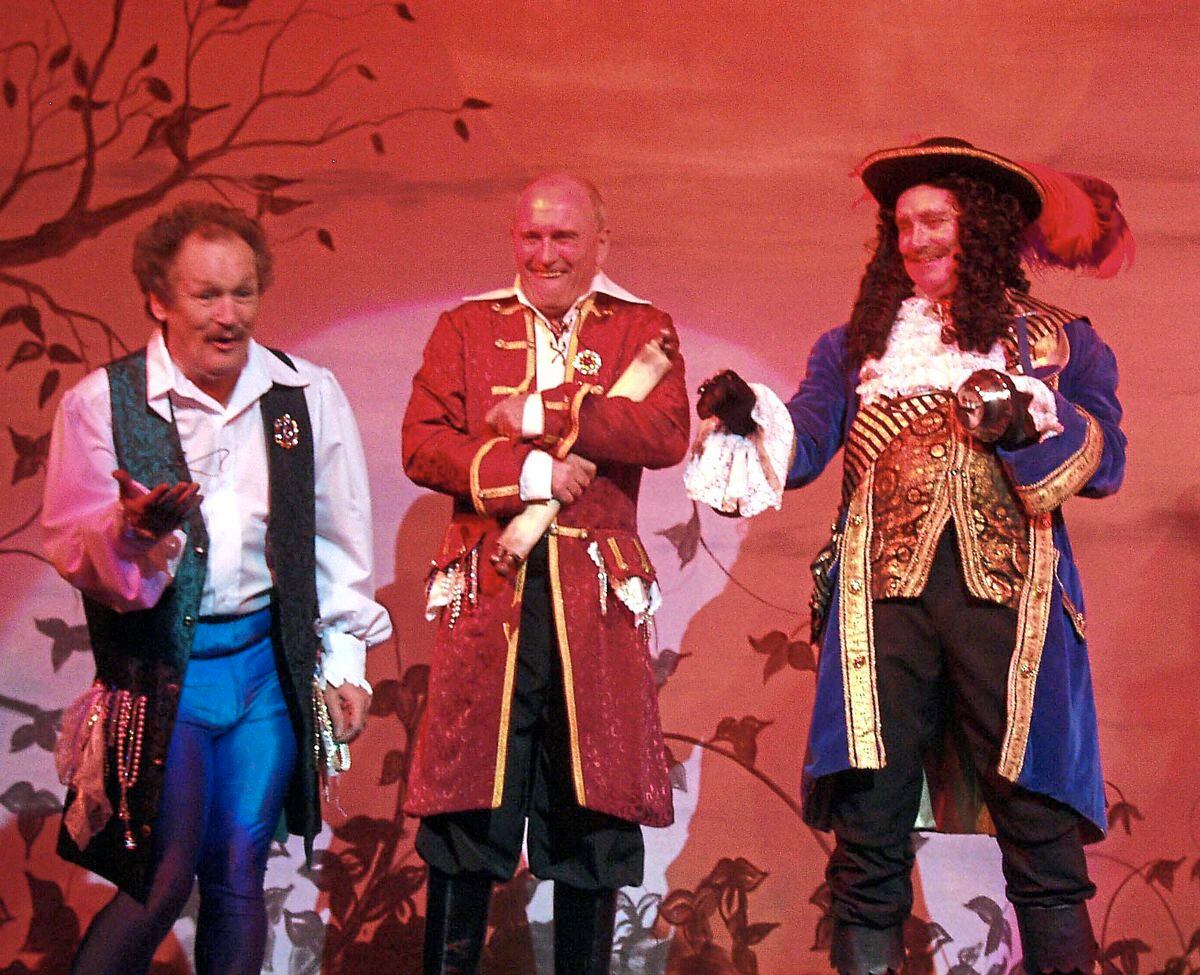 OLYMPUS DIGITAL CAMERA Peter Pan Wolverhampton Grand Theatre 2003-4 Cannon and Ball as Yoo and Smee with Tony Adams as Captain Hook