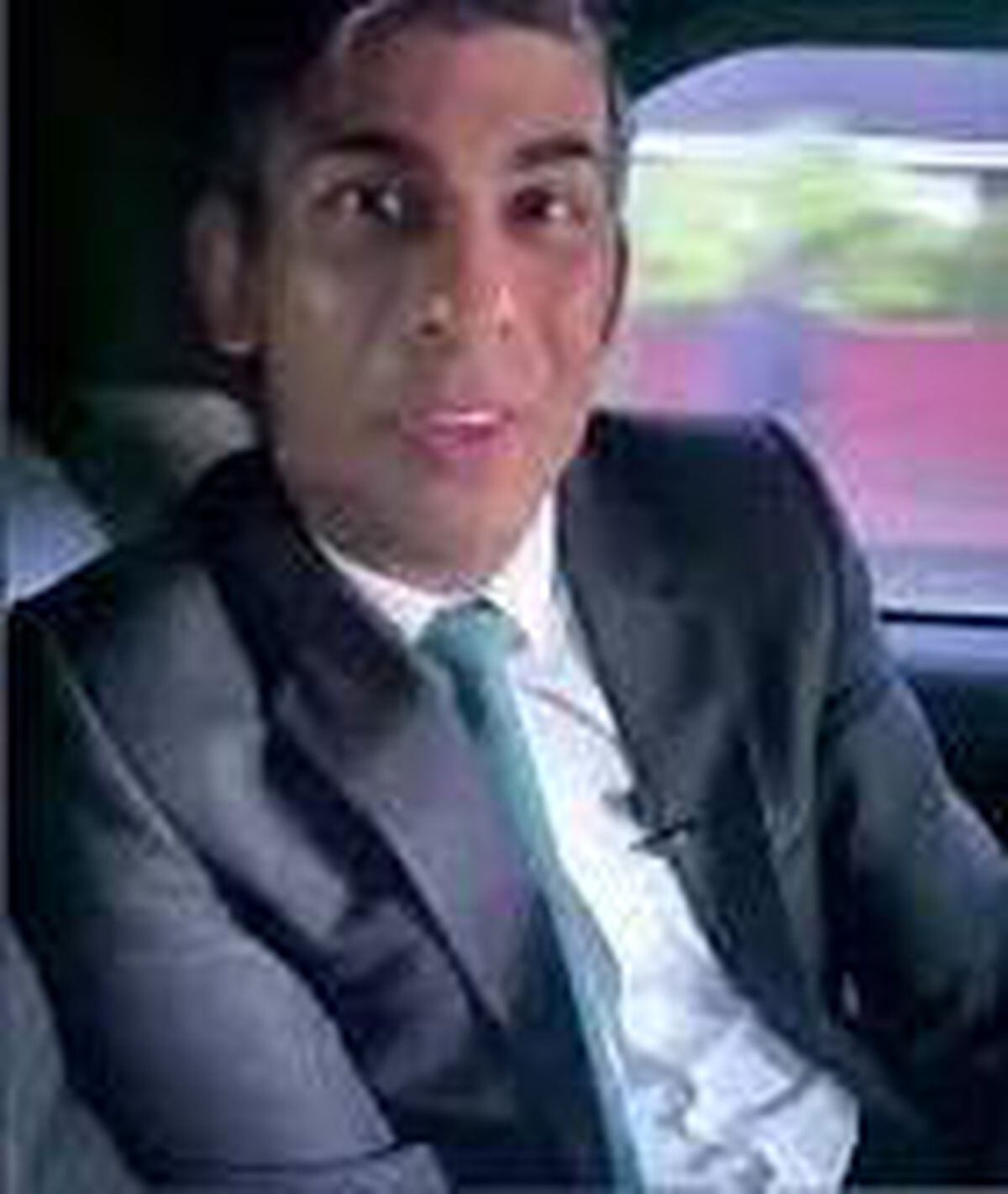 Rishi Sunak not wearing a seatbelt