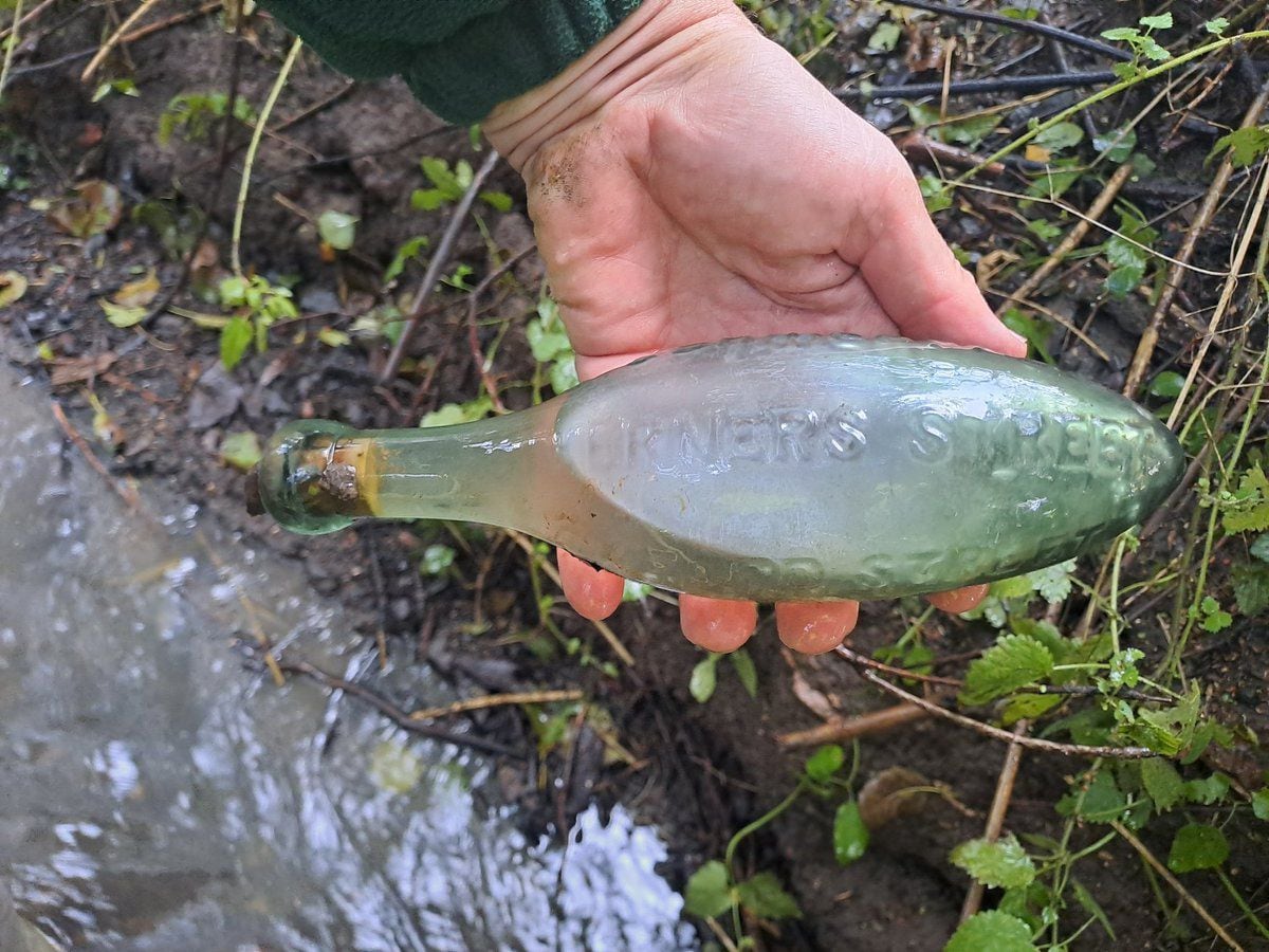 Police called to 'unexploded device' find only unusually-shaped glass bottle 