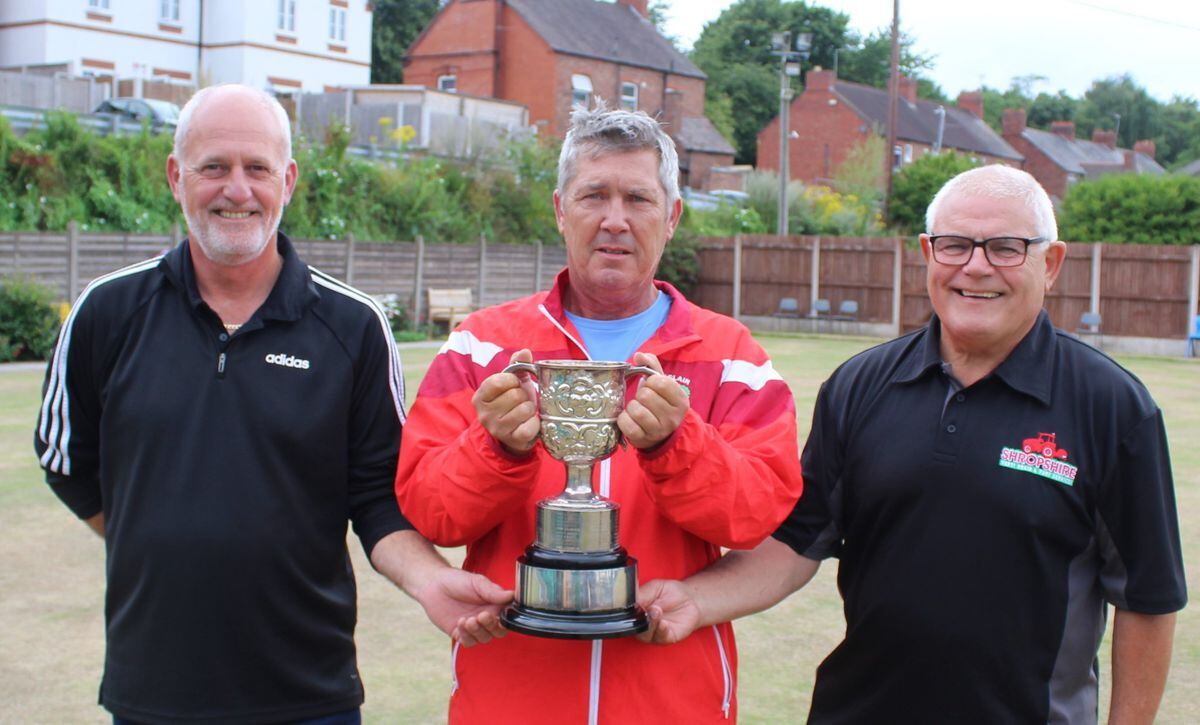 Centre stage: Mid Shropshire Senior Merit champion Stuart Church with sponsors Paul Beer and Mike Humphries